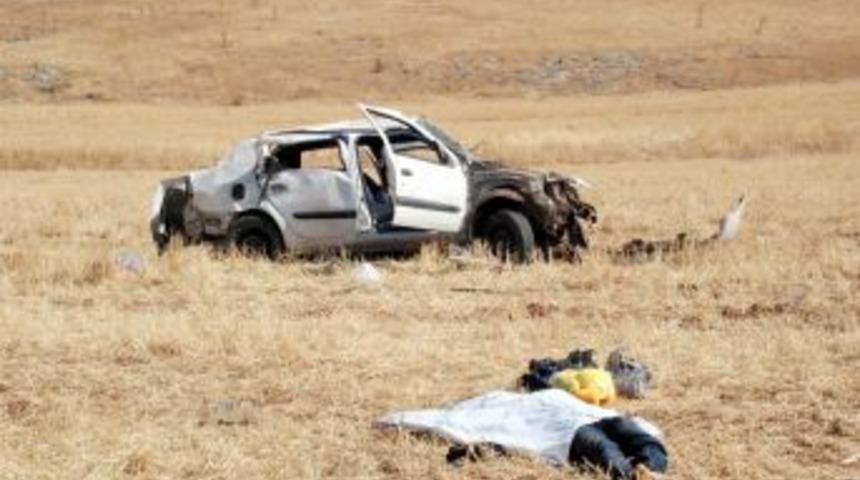 Kahrmanmaraş'ta trafik kazası:1 kişi &ouml;ld&uuml;, 2 kişi yaralandı