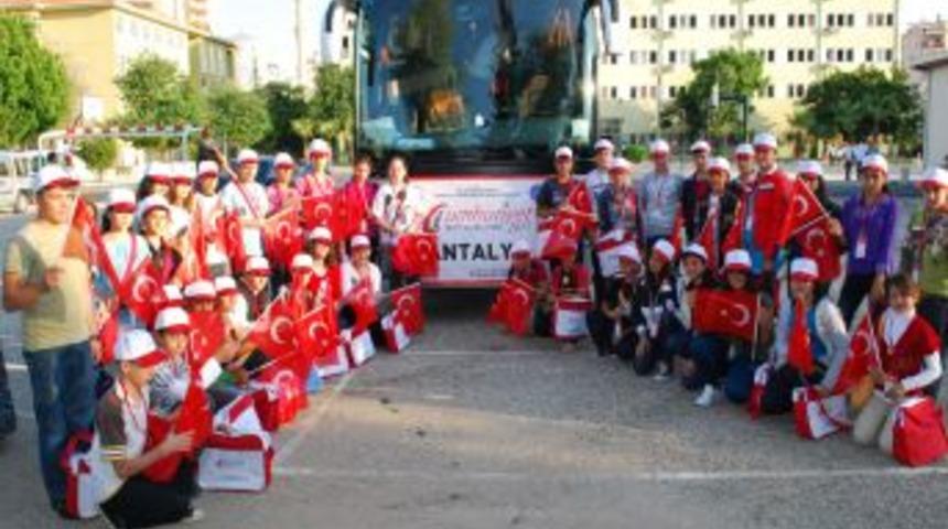 Antalyalı &ouml;ğrenciler Cumhuriyet gezisine &ccedil;ıktı