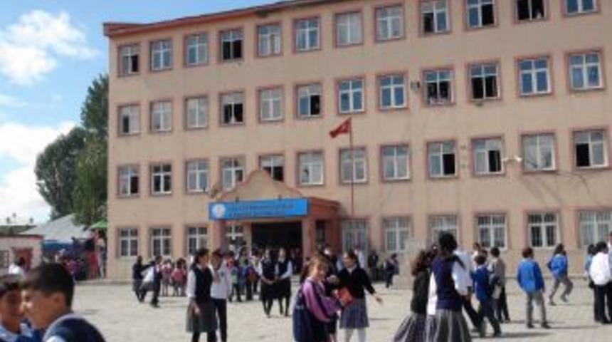 Eşi &ouml;ld&uuml;r&uuml;len &ouml;ğretmen Y&uuml;ksekova'ya 1 ay &ouml;nce atanmış