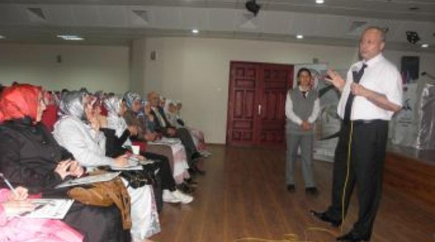 Oğuz Saygın &ouml;ğrencilere iletişim y&ouml;netimini anlattı