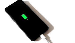 Telefonunu y&uuml;zde 100 şarj edenleri uzmanlar uyardı