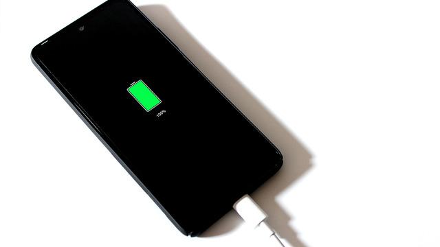 Telefonunu yüzde 100 şarj edenler dikkat! Uzmanlar doğru bilinen yanlışı açıkladı