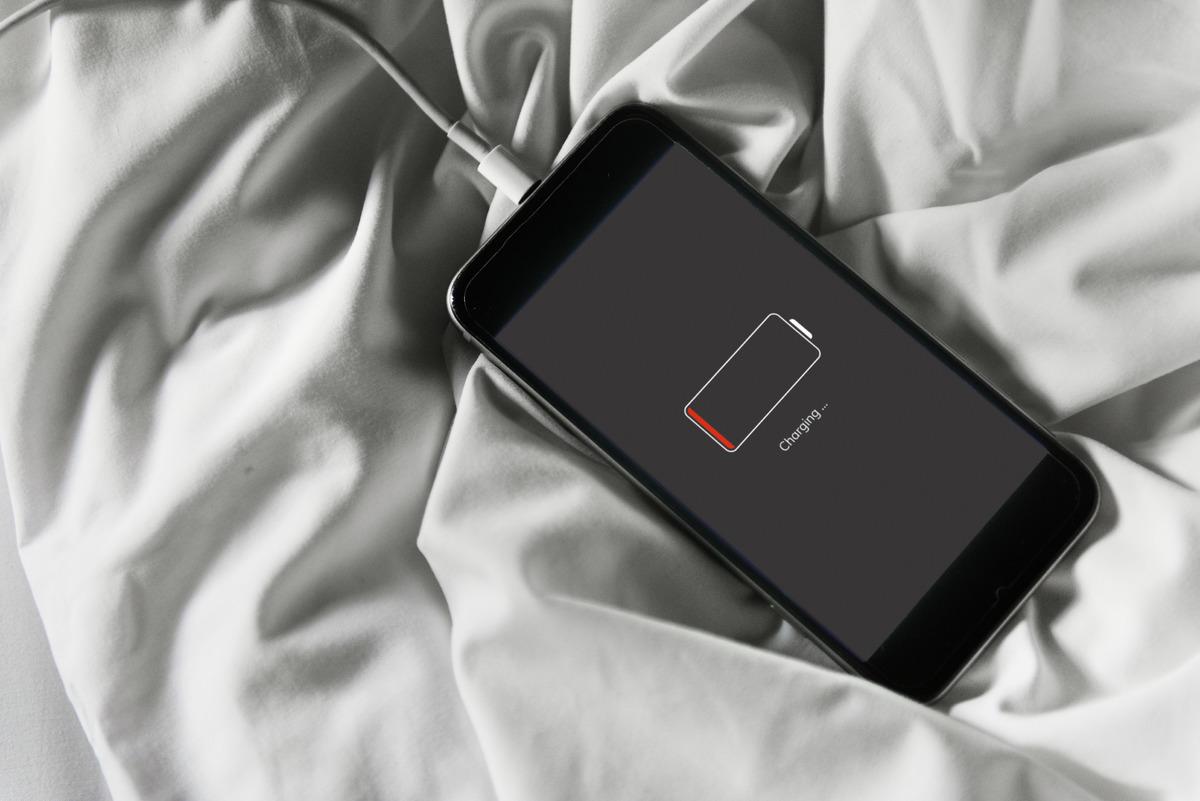 Telefonunu yüzde 100 şarj edenler dikkat! Uzmanlar doğru bilinen yanlışı açıkladı 1