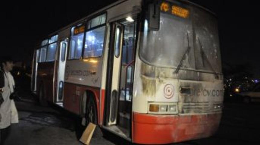 Belediye otob&uuml;s&uuml;ne molotoflu saldırı