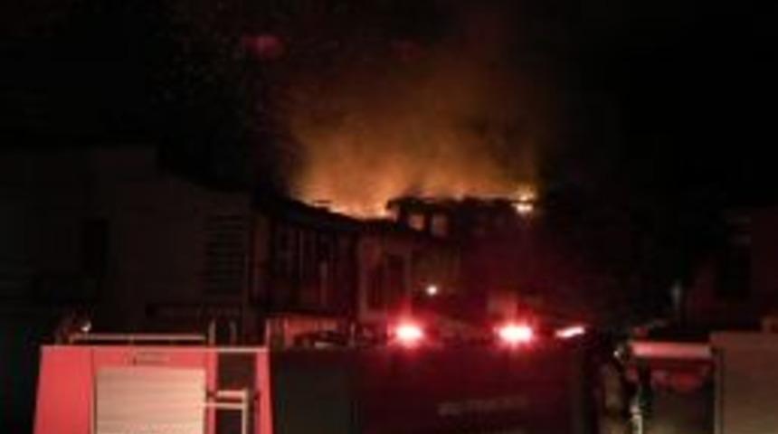 Ulus'taki ahşap binalar tek tek k&uuml;l oluyor