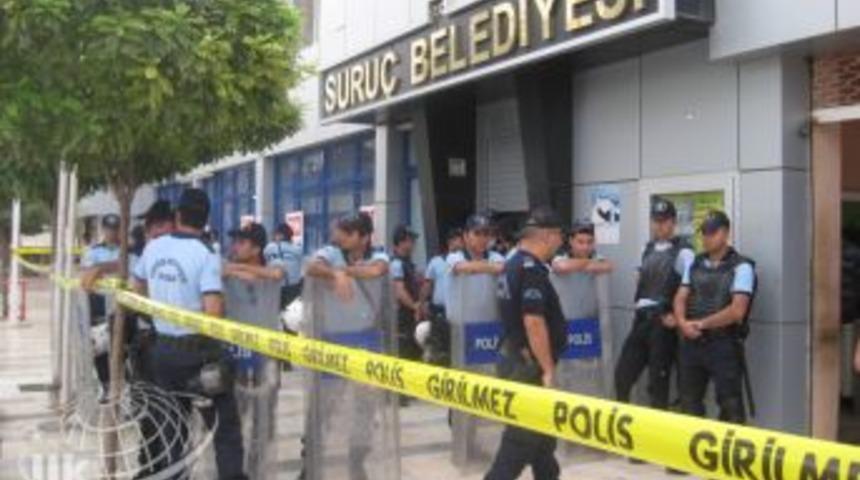 BDP&rsquo;li belediyede yolsuzluk iddialarına 13 tutuklama