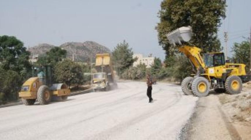 Kozan Belediyesi asfalt &ccedil;alışmalarını yoğunlaştırdı