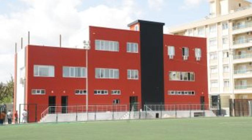 &Ccedil;iğli Belediyesi'nin yenilediği spor tesisleri hizmete girdi