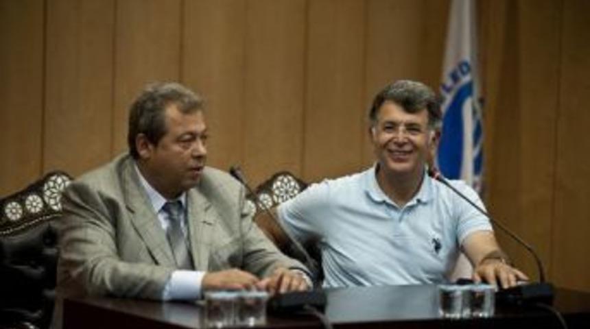 İtilmiş, sanat&ccedil;ı hemşehrilerini topa tuttu