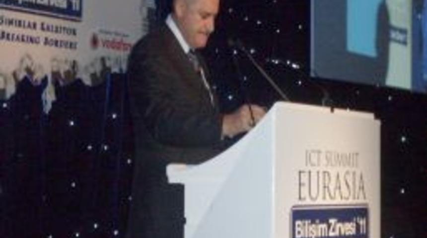 Bakan Yıldırım: Sayısız şeridi olan geniş bilişim yolları açmalıyız