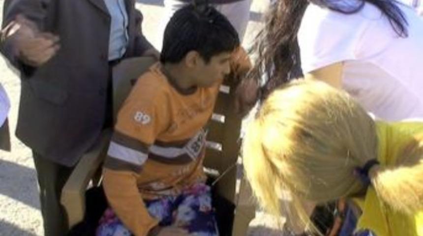 Denize d&uuml;şen &ccedil;ocuğu vatandaş kurtardı