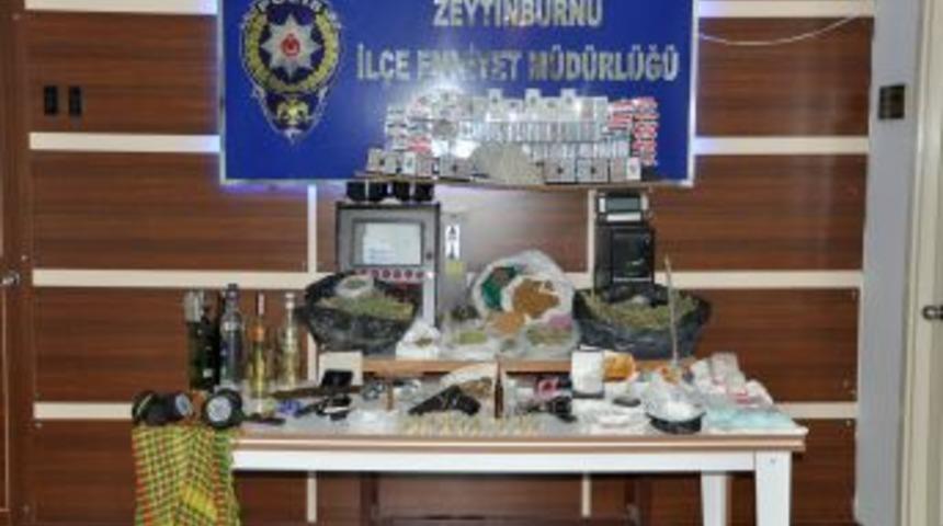Ter&ouml;r bağlantılı uyuşturucu operasyonu: 18 g&ouml;zaltı