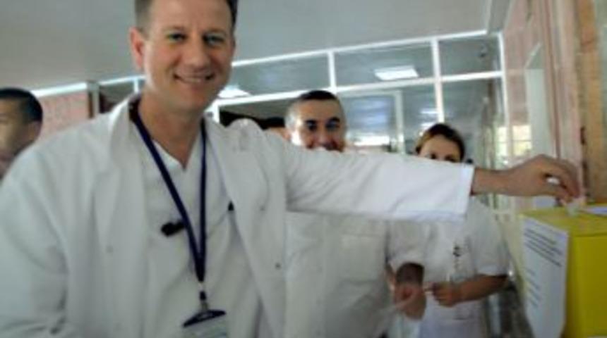 Dr. Aşkım T&uuml;fek&ccedil;i Devlet Hastanesi bordo ve sarıya boyanacak