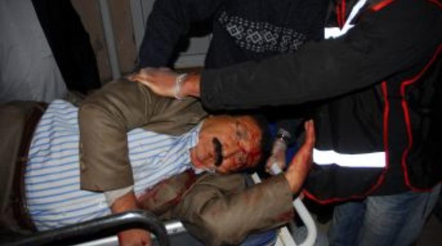 Kamyon, minibüs ile çarpıştı: 4 ölü, 1'i ağır 10 yaralı