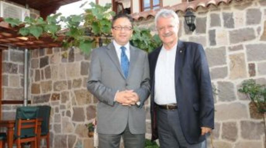 &Ccedil;ankaya Belediye Başkanı'ndan AK Parti'li Tiryaki'ye nezaket ziyareti