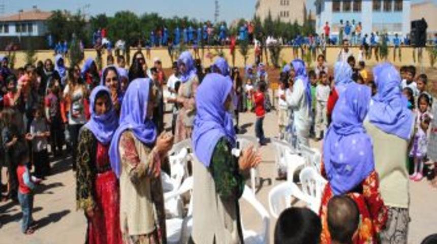 &Ouml;ğrenci sayısı 42 ilin n&uuml;fusunu ge&ccedil;en Şanlıurfa'da derslik a&ccedil;ığı kapatılamıyor