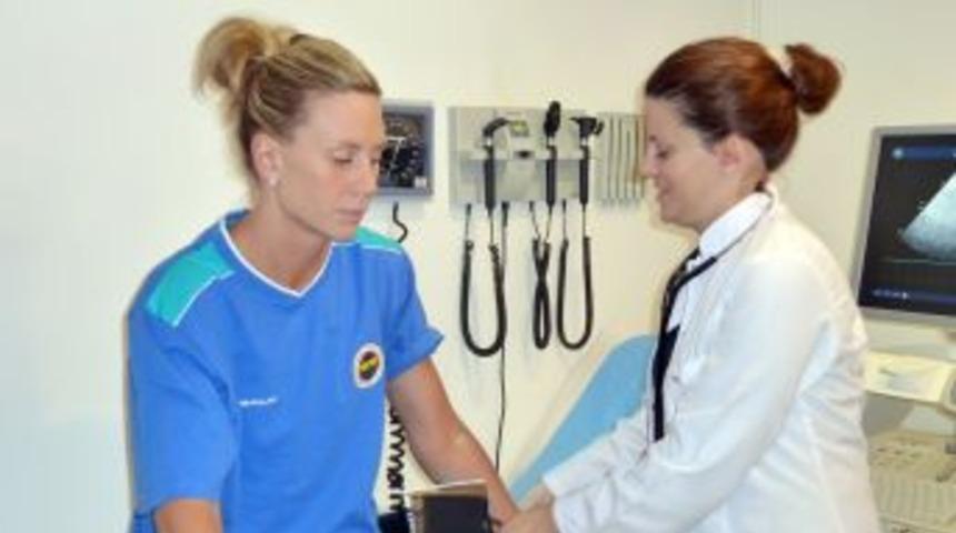 Penny Taylor, sağlık kontrol&uuml;nden ge&ccedil;ti