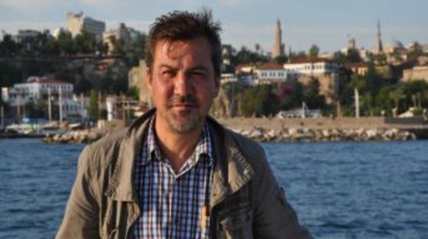 1,5 yıl sigortasız &ccedil;alıştırıldığı gerek&ccedil;esiyle CHP&rsquo;deki g&ouml;revinden istifa etti