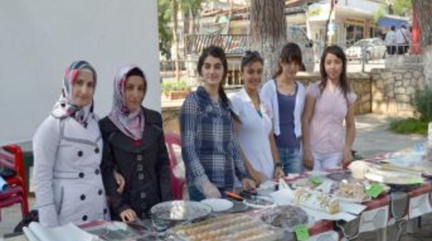 Bayındırlı kız &ouml;ğrenciler Somali'ye yardım kermesi d&uuml;zenledi