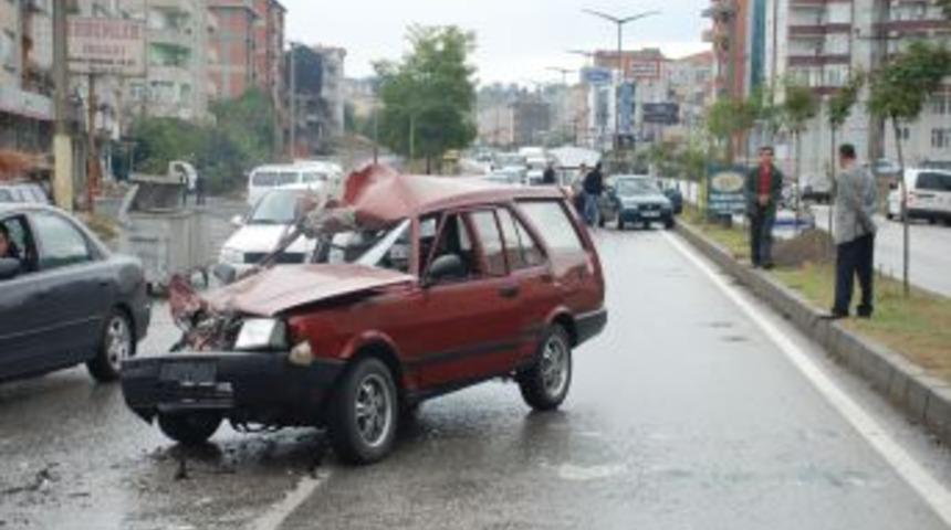 2 ayrı kazada 1 kişi yaralandı