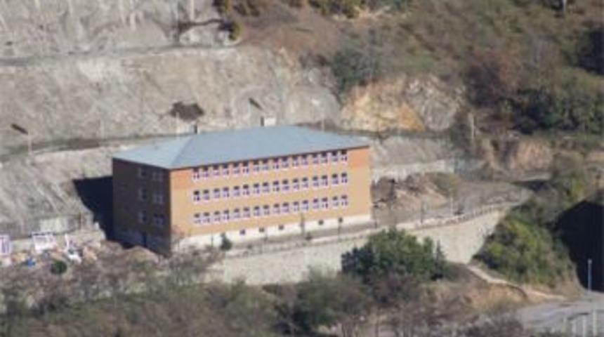 K&uuml;rt&uuml;n yalnız Meslek Okulu