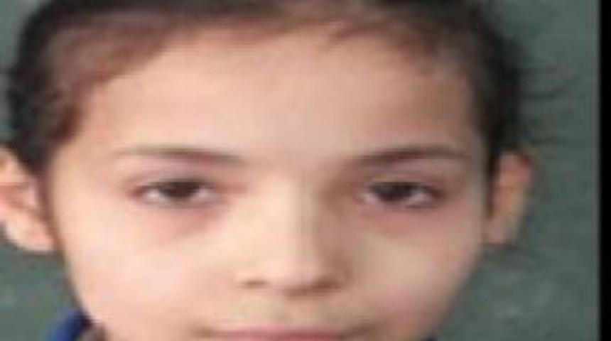 Okul yolunda otomobilin &ccedil;arpması sonucu hayatını kaybetti