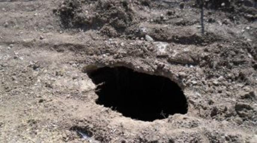 Bilim adamları 300 metre derinliğindeki &ccedil;ukuru araştırıyor