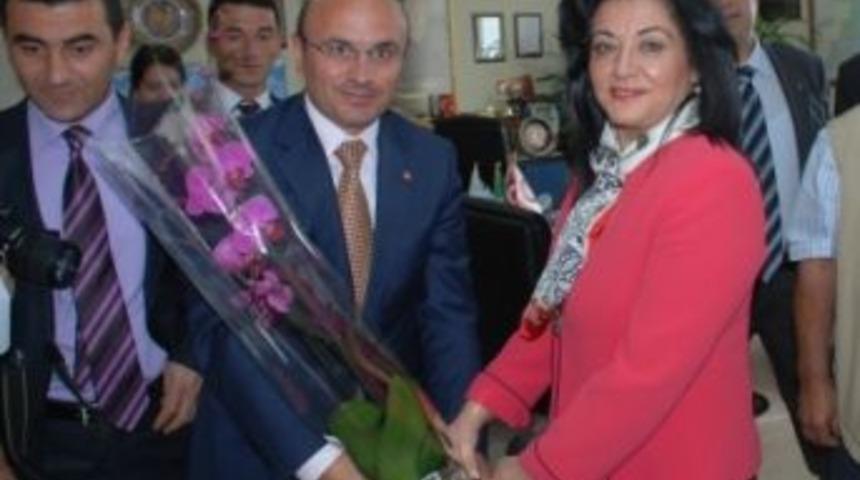 Vali Civelek'ten Altınova'ya &ouml;vg&uuml;