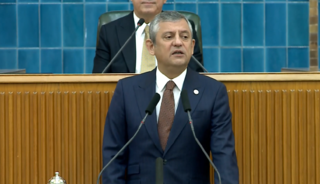 &Ouml;zg&uuml;r &Ouml;zel'den fon krizinde g&uuml;ndem yaratan istifaya tepki! "Daha d&uuml;n ikna edebildiler"