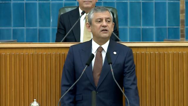 Özgür Özel'den fon krizinde gündem yaratan istifaya tepki! Daha dün ikna edebildiler