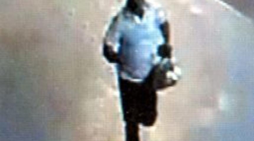 İzmir'deki silahlı gasp&ccedil;ı g&uuml;venlik kamerasına takıldı