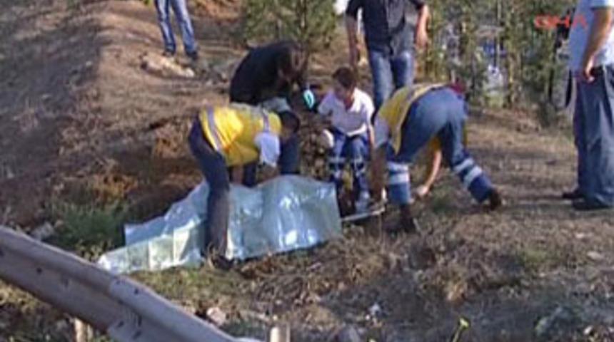 Gen&ccedil; kadın benzin d&ouml;k&uuml;p kendini yaktı