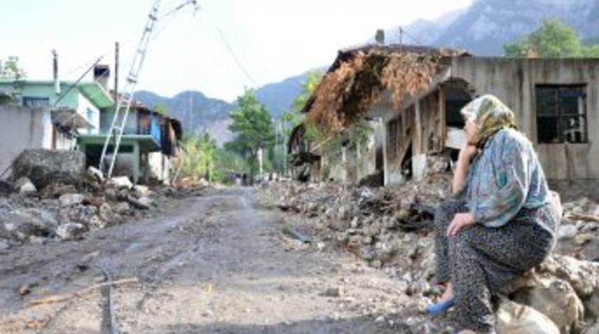 Selin vurduğu k&ouml;yden ağıtlar y&uuml;kseliyor