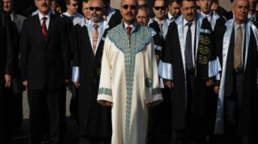 Batman &Uuml;niversitesi&rsquo;nde yeni akademik yıl t&ouml;renle a&ccedil;ıldı