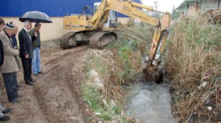 Eğirdir'de yağışlarda biriken sular tahliye edildi