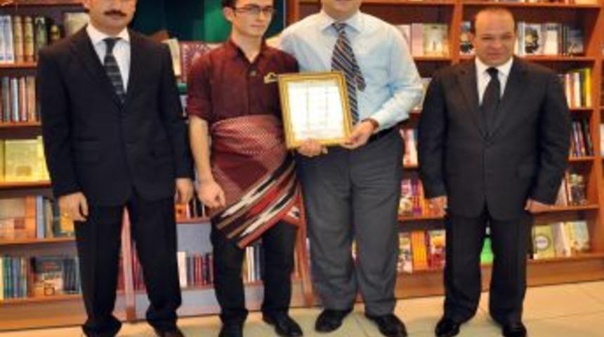 Alışveriş merkezinde şed bağlama t&ouml;reni d&uuml;zenlendi