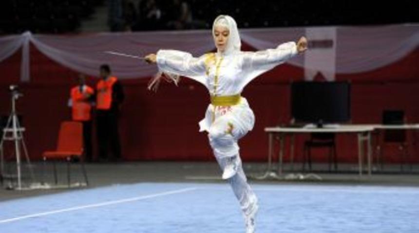 Elif Aky&uuml;z, T&uuml;rkiye&rsquo;nin en gen&ccedil; d&uuml;nya şampiyonu&hellip;