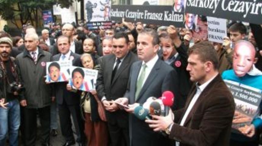 MHP&rsquo;lilerden konsolosluk &ouml;n&uuml;nde Sarkozy protestosu