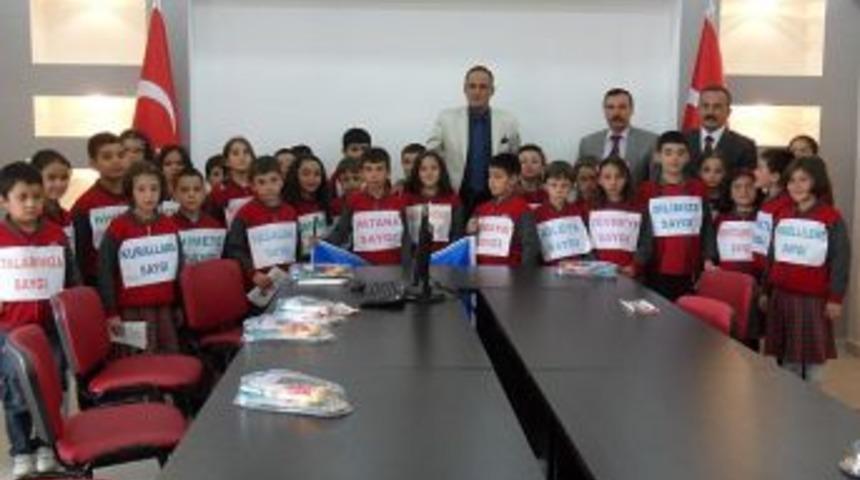 K&uuml;&ccedil;&uuml;k &ouml;ğrenciler unutulan değerleri hatırlattı