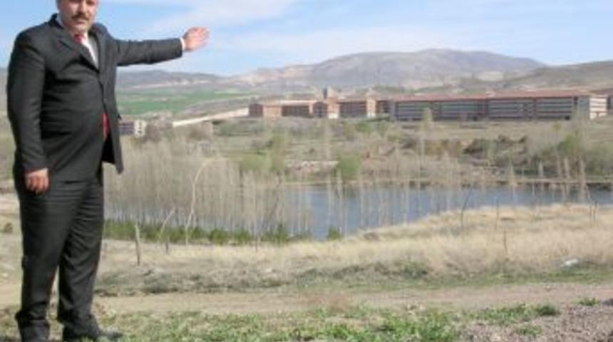 M&uuml;lteci kampının yapılmasını istemeyen belediye başkanı a&ccedil;lık grevine başlayacak