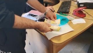 Yol ortasında buldu: İ&ccedil;inden altın ve d&ouml;viz &ccedil;ıktı 'Aklımıza gelmedi'