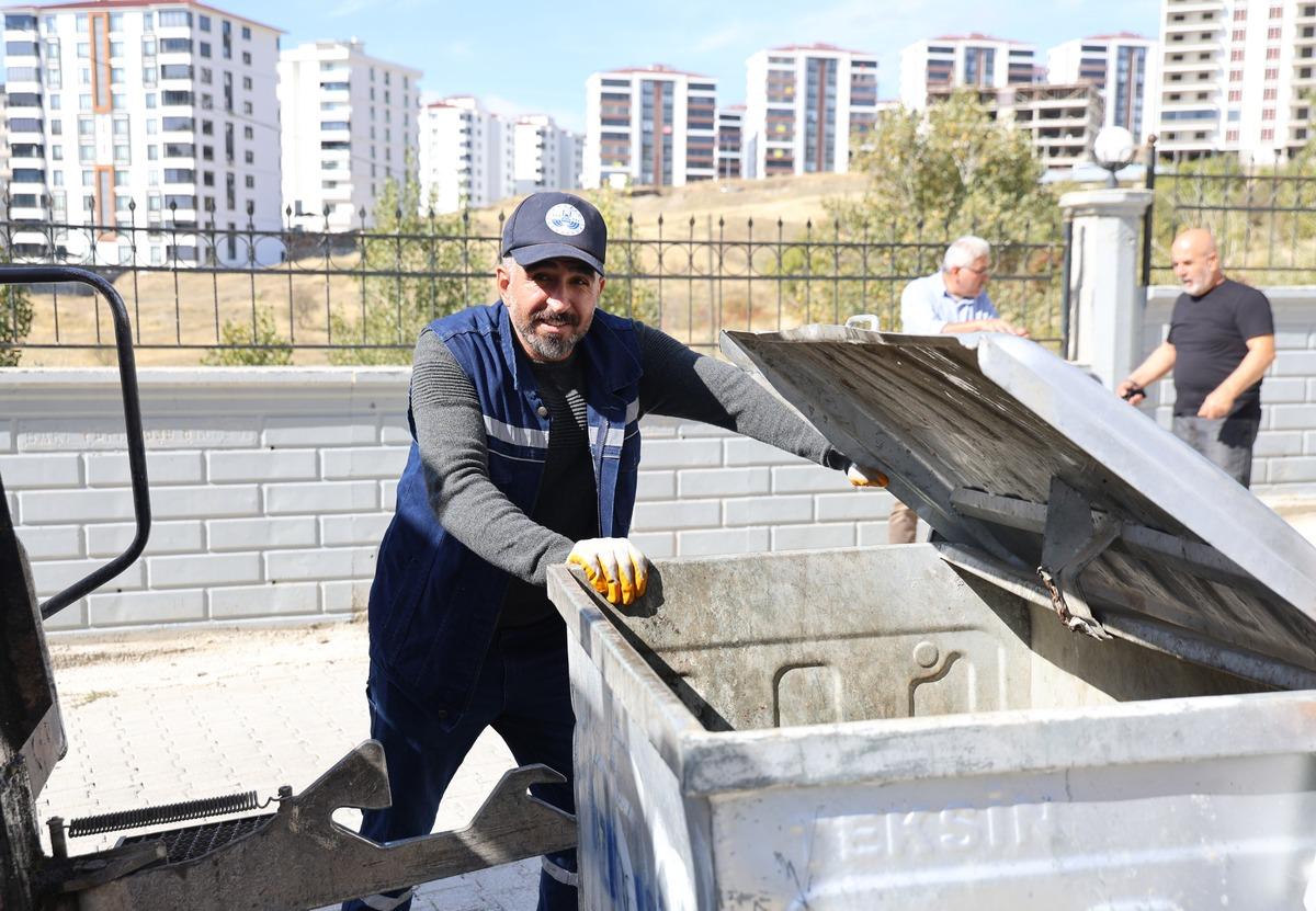 Yol ortasında buldu: İ&ccedil;inden altın ve d&ouml;viz &ccedil;ıktı  Aklımıza gelmedi  3
