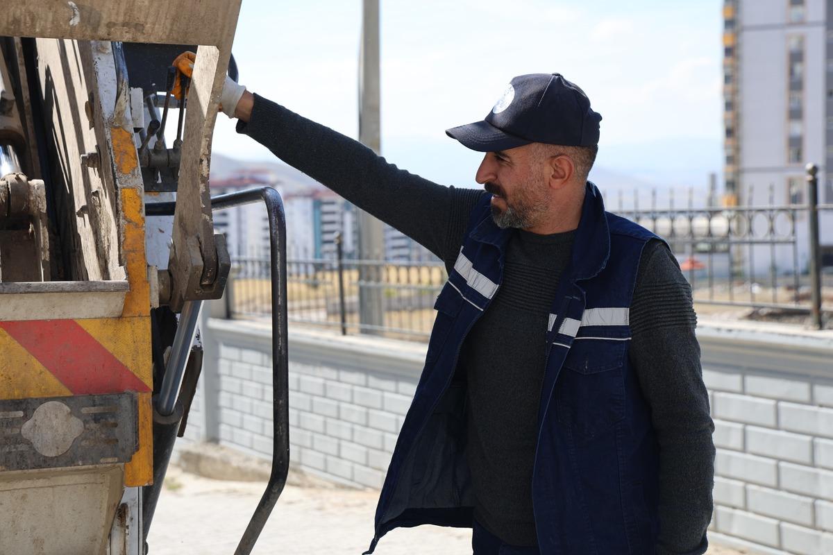 Yol ortasında buldu: İ&ccedil;inden altın ve d&ouml;viz &ccedil;ıktı  Aklımıza gelmedi  4