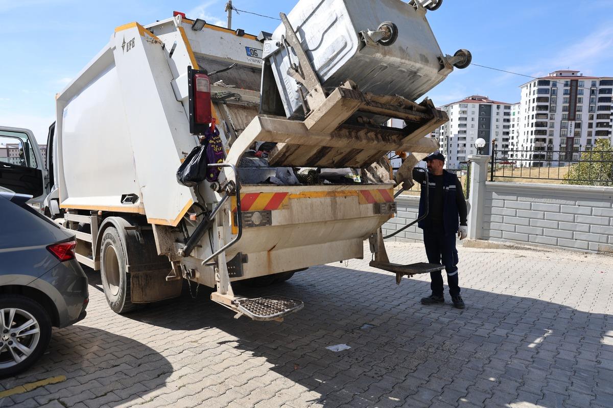 Yol ortasında buldu: İ&ccedil;inden altın ve d&ouml;viz &ccedil;ıktı  Aklımıza gelmedi  1