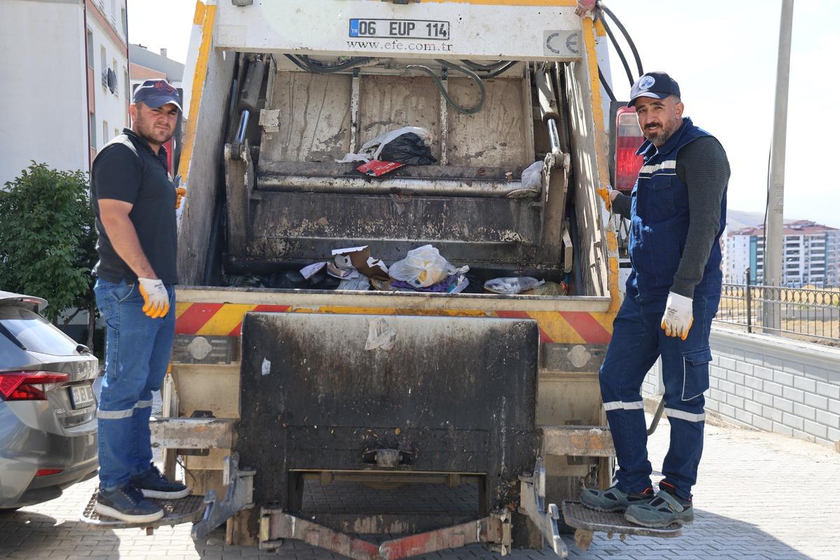 Yol ortasında buldu: İ&ccedil;inden altın ve d&ouml;viz &ccedil;ıktı  Aklımıza gelmedi  2