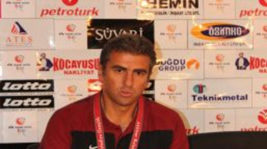 Adanasporlu taraftarlar yenilgi sonrası k&uuml;l&uuml;p başkanını istifaya &ccedil;ağırdı