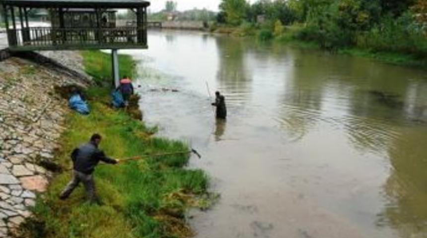 Kilez Deresi&rsquo;ne &ccedil;evre temizliği