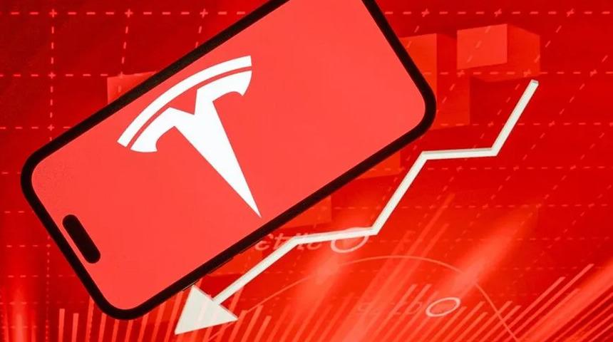 Tesla'nın arabası u&ccedil;uyor, hissesi d&uuml;ş&uuml;yor: G&ouml;zler &ccedil;arşambada