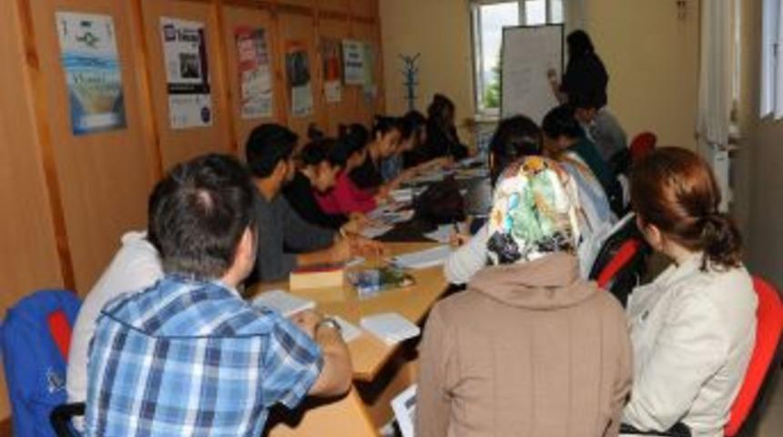 Gen&ccedil;lik Merkezleri gen&ccedil;lerden yoğun ilgi g&ouml;r&uuml;yor