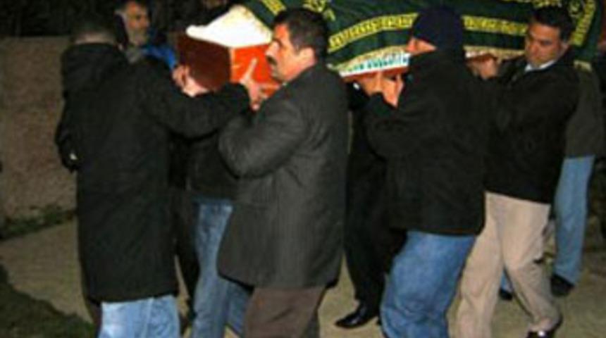 Gen&ccedil; kadın kendini tavana astı!